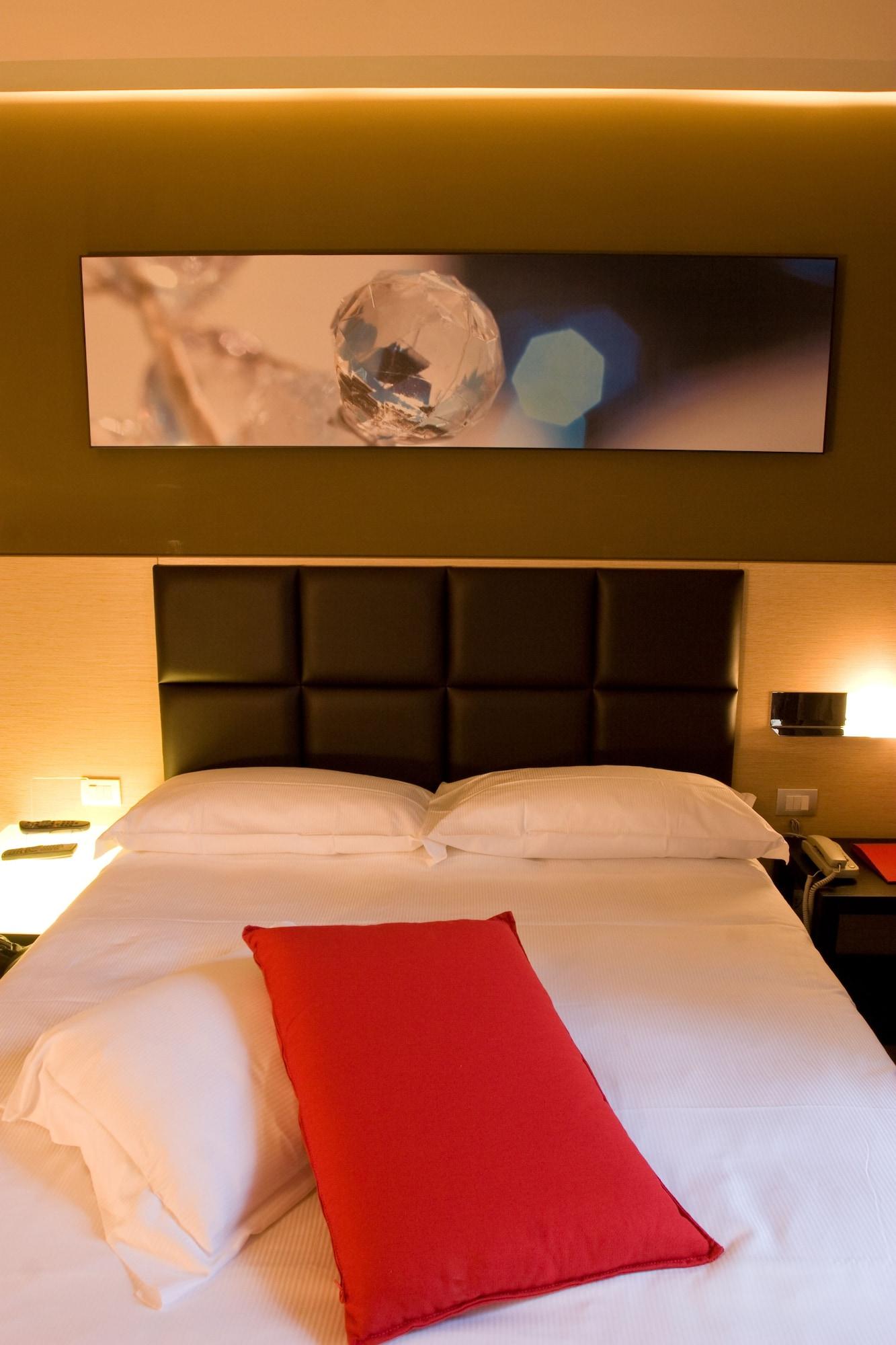 Unahotels Villa Dei Platani Foligno Buitenkant foto