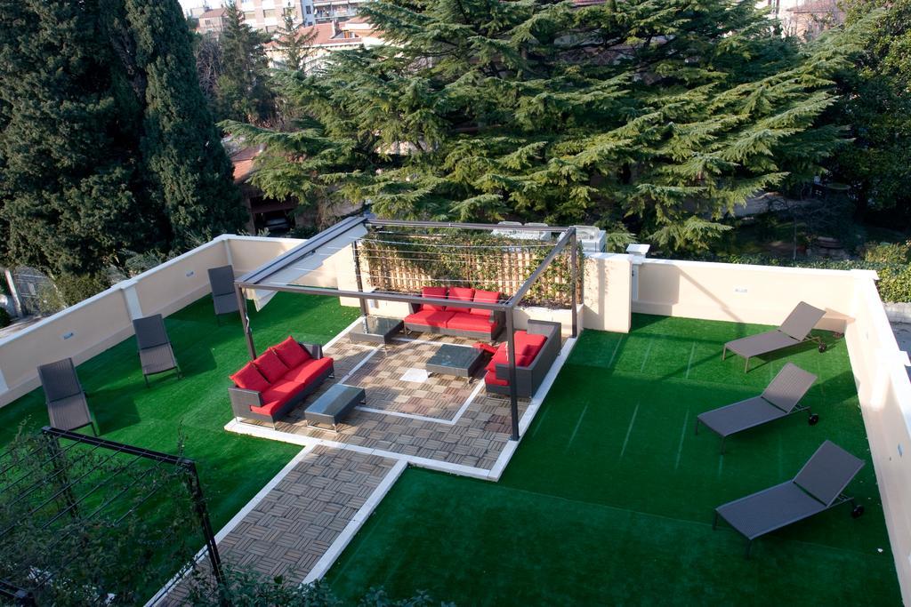 Unahotels Villa Dei Platani Foligno Buitenkant foto