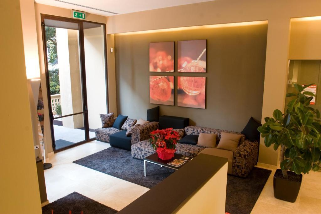 Unahotels Villa Dei Platani Foligno Buitenkant foto