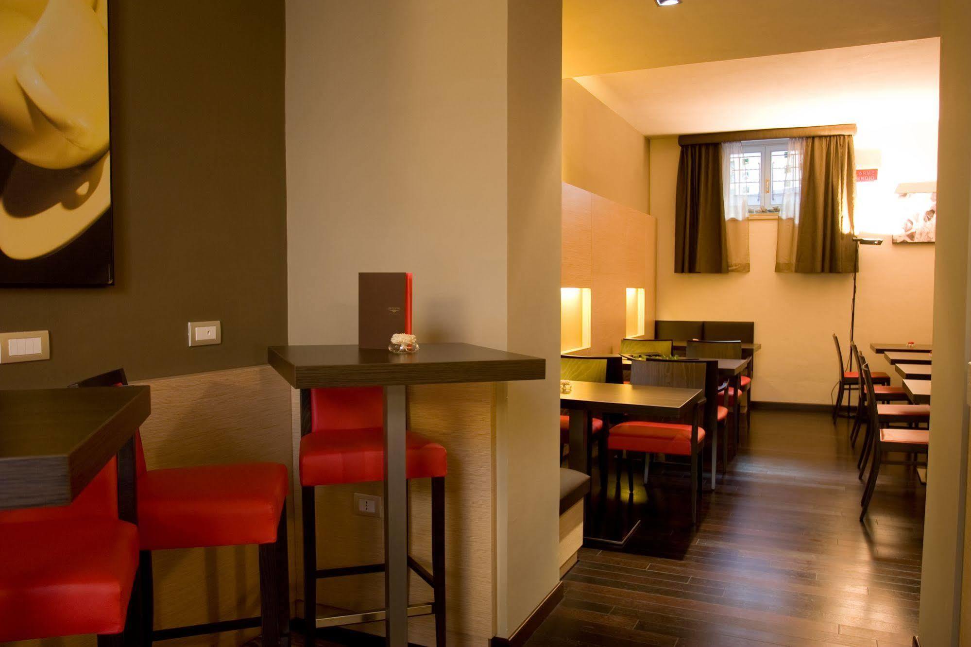 Unahotels Villa Dei Platani Foligno Buitenkant foto